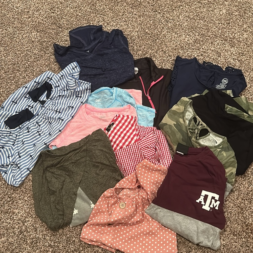 Assorted girls Clothing Bundle (12 tops)